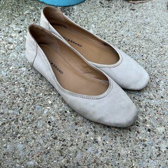 Lucky Brand Flats size 7.5 women’s - Picture 3 of 5